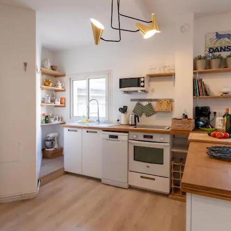 MAGNIFIQUE APPARTEMENT DE CHARME AVEC VUE SUR LE PALAIS DES PAPES À AVIGNON WiFI GRATUIT Avignon Exterior foto