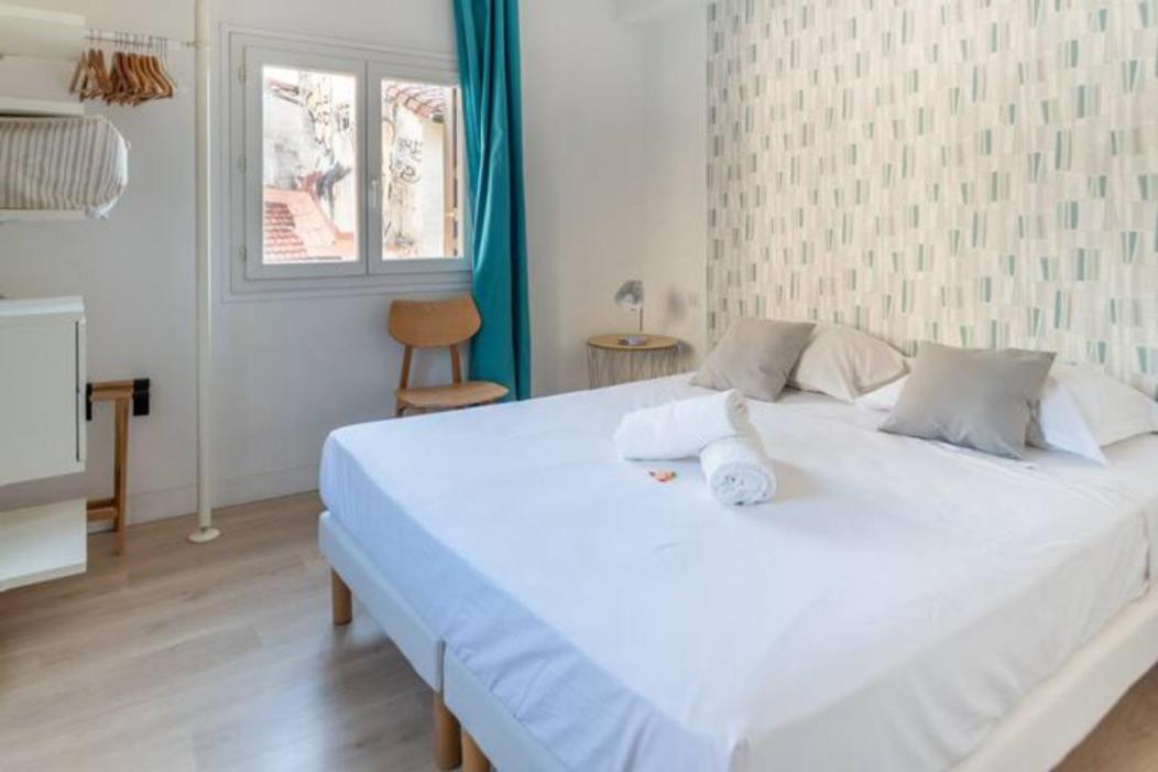 MAGNIFIQUE APPARTEMENT DE CHARME AVEC VUE SUR LE PALAIS DES PAPES À AVIGNON WiFI GRATUIT Avignon Exterior foto