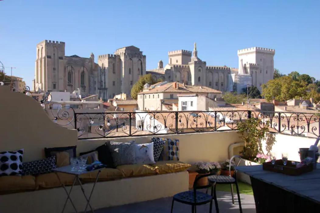 MAGNIFIQUE APPARTEMENT DE CHARME AVEC VUE SUR LE PALAIS DES PAPES À AVIGNON WiFI GRATUIT Avignon Exterior foto