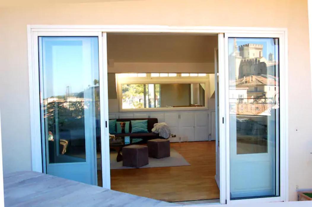 MAGNIFIQUE APPARTEMENT DE CHARME AVEC VUE SUR LE PALAIS DES PAPES À AVIGNON WiFI GRATUIT Avignon Exterior foto