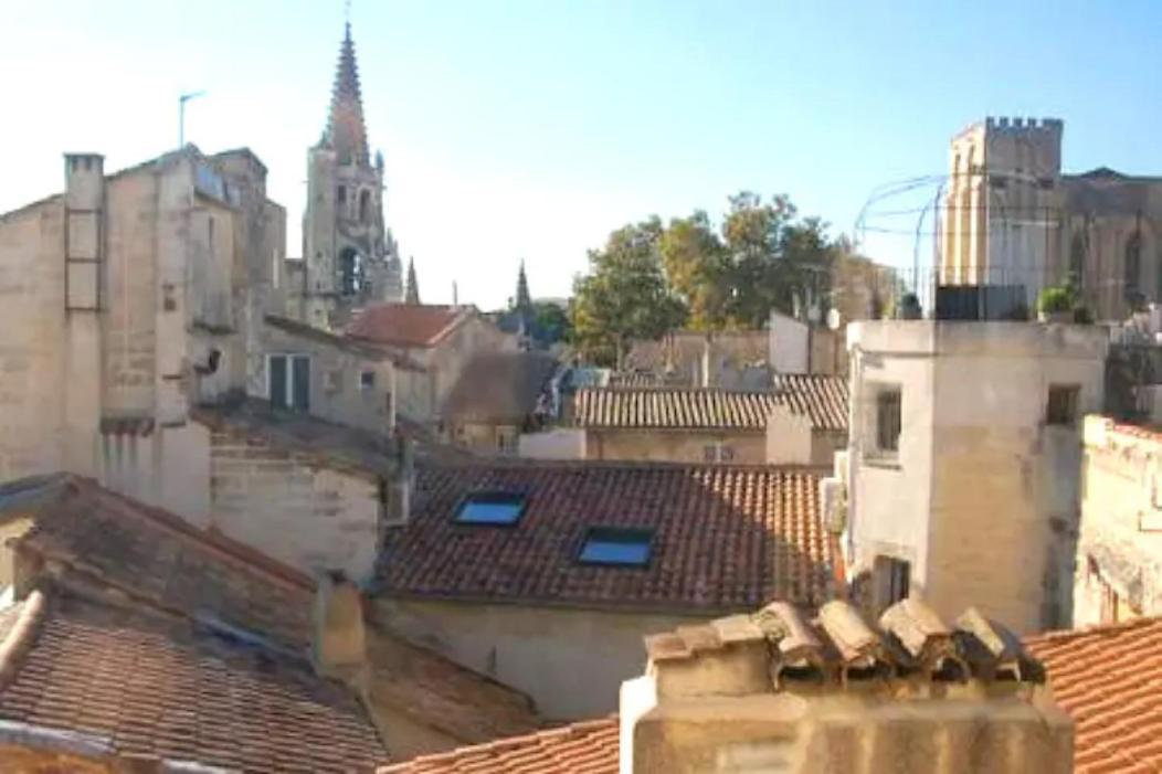 MAGNIFIQUE APPARTEMENT DE CHARME AVEC VUE SUR LE PALAIS DES PAPES À AVIGNON WiFI GRATUIT Avignon Exterior foto